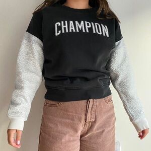 CHAMPION Women’s Heritage Sherpa Crew in size Large